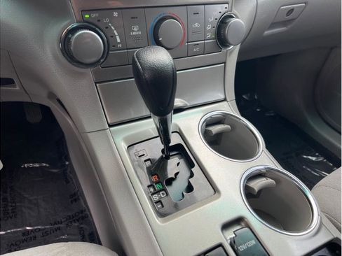 Used 2012 Toyota Highlander Base image 12