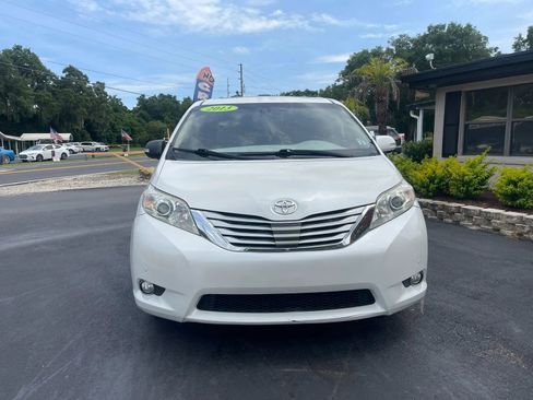 Used 2013 Toyota Sienna Limited w/ Advanced Technology Pkg FWD image 2