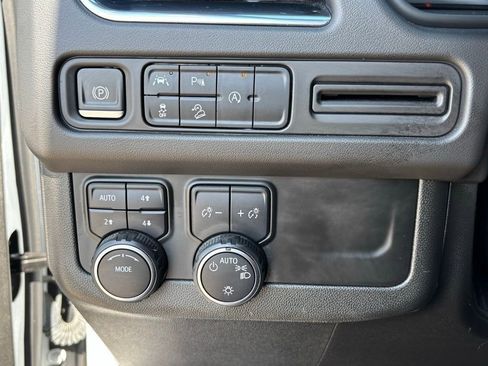 Used 2023 Chevrolet Suburban Z71 image 26