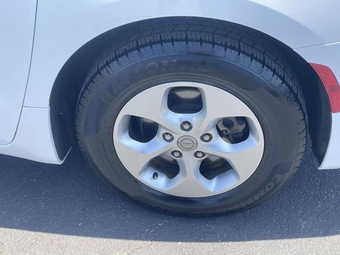 Used 2017 Chrysler Pacifica Touring-L Plus FWD image 30