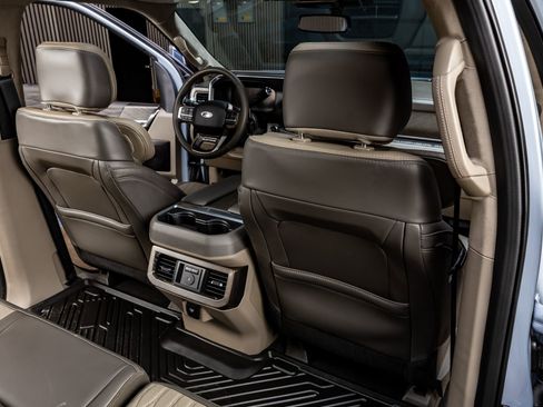 Used 2026 Ford F250 Platinum w/ Platinum Plus Package image 31