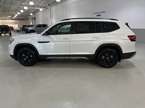 New 2026 Volkswagen Atlas Peak Edition image 5