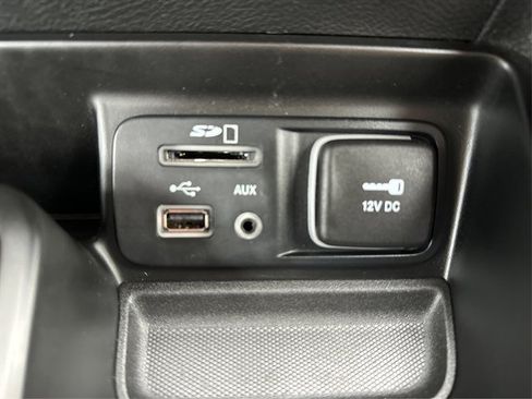 Used 2014 Jeep Cherokee Latitude w/ Cold Weather Group image 40