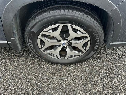 Used 2024 Subaru Forester Premium image 8