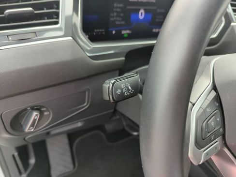 Used 2023 Volkswagen Tiguan SE image 20