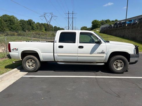 Used 2006 Chevrolet Silverado 2500 LT w/ Heavy-Duty Power Package AWD/4WD image 2