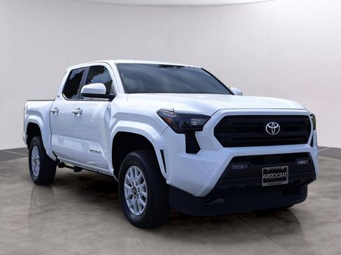 Used 2024 Toyota Tacoma SR5 AWD/4WD image 3