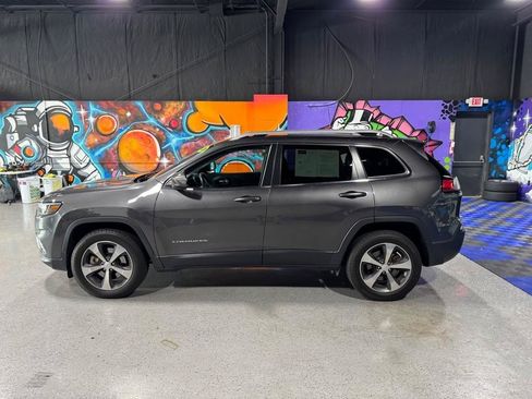 Used 2019 Jeep Cherokee Limited AWD/4WD image 2