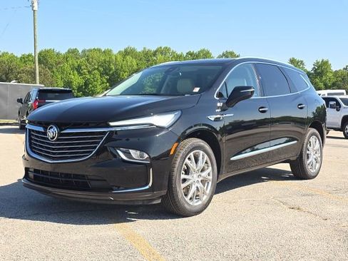 Used 2022 Buick Enclave Essence w/ Experience Buick Package FWD image 1