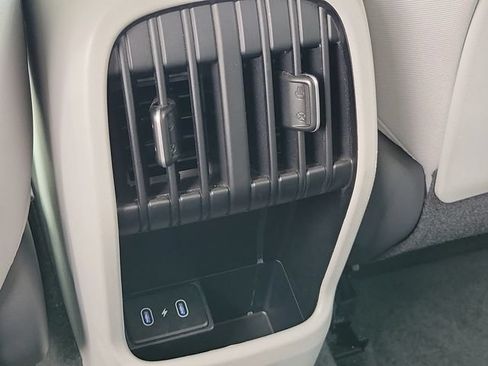 Used 2025 Hyundai Kona SEL FWD image 12