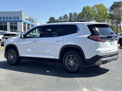 Used 2025 GMC Acadia Elevation image 8