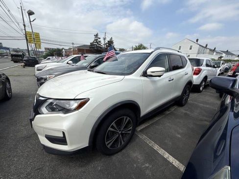 Used 2019 Nissan Rogue SV w/ Premium Package AWD/4WD image 4