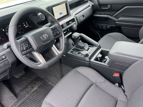 New 2026 Toyota 4Runner SR5 AWD/4WD image 11