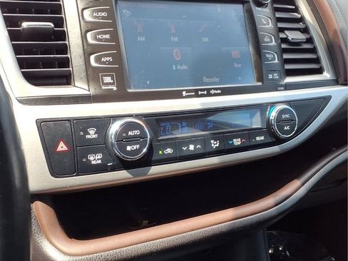 Used 2017 Toyota Highlander Limited AWD/4WD image 8