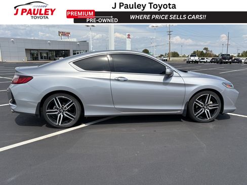 Used 2016 Honda Accord Touring image 4