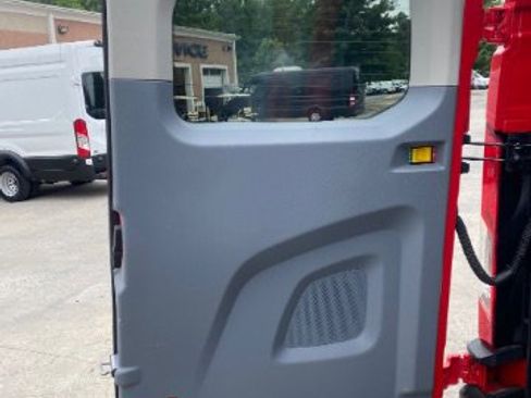 Used 2019 Ford Transit 150 XL image 12