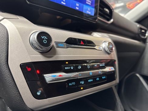 Used 2023 Ford Explorer XLT w/ Equipment Group 202A image 13