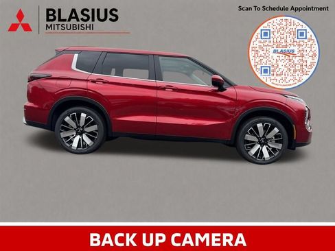 Used 2025 Mitsubishi Outlander SE AWD/4WD image 3
