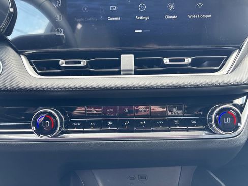 New 2026 Chevrolet Equinox LT w/ Convenience Package II FWD image 17
