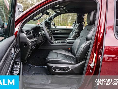 Used 2024 Jeep Wagoneer L Series II w/ Flexible Seating Group AWD/4WD image 19