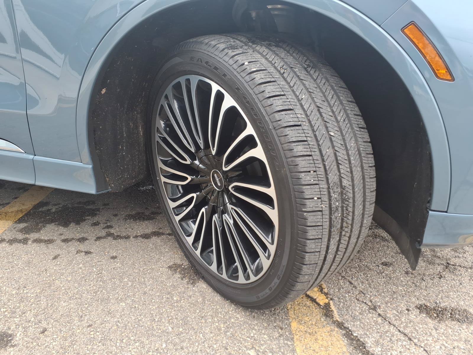 Used 2025 Lincoln Aviator Black Label AWD/4WD image 27