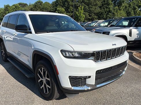 Used 2023 Jeep Grand Cherokee L Limited AWD/4WD image 5