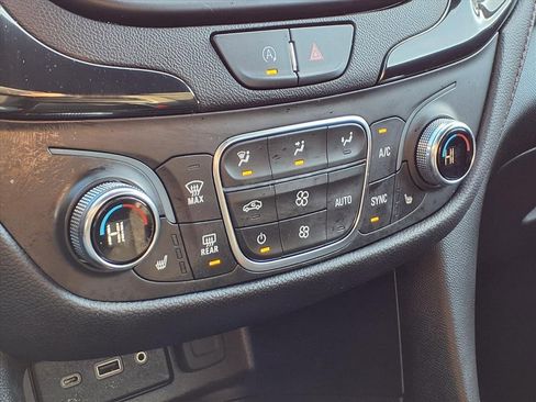 Used 2023 Chevrolet Equinox RS image 29