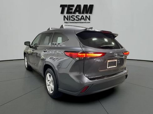 Used 2023 Toyota Highlander L FWD image 4