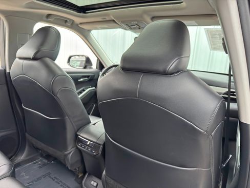 Used 2020 Toyota Highlander XLE image 36