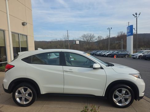 Used 2016 Honda HR-V LX image 4