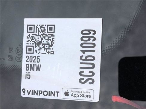 Used 2025 BMW i5 eDrive40i w/ Premium Package image 28