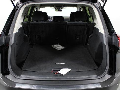 Certified 2023 Nissan Rogue SV FWD image 18