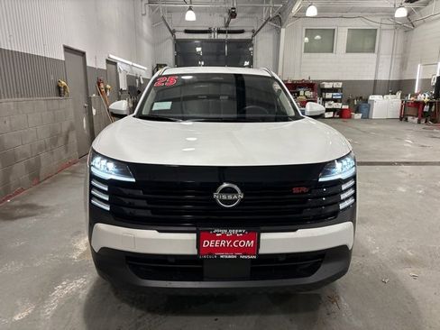 New 2025 Nissan Kicks SR image 9