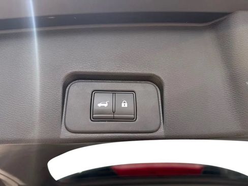 Used 2024 Nissan Rogue SV FWD image 34
