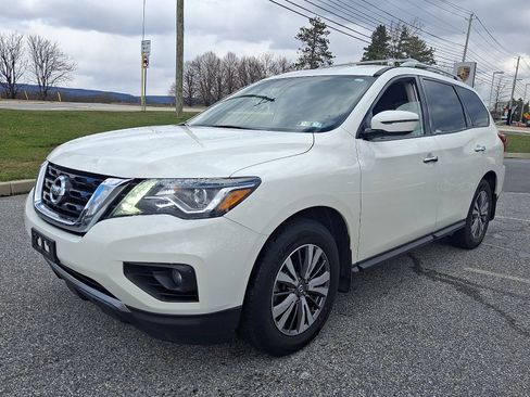 Used 2018 Nissan Pathfinder SV image 4