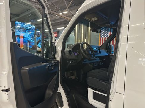 Used 2020 Mercedes-Benz Sprinter 2500 image 5