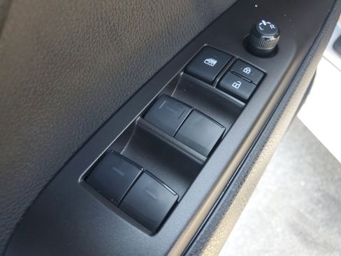 Used 2024 Toyota Camry SE image 19