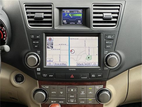 Used 2011 Toyota Highlander Limited w/ Tow Pkg AWD/4WD image 20