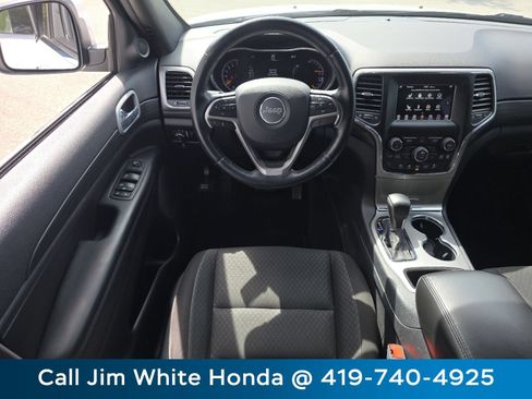 Used 2020 Jeep Grand Cherokee Laredo w/ Security & Convenience Group AWD/4WD image 23