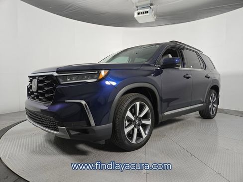 Used 2024 Honda Pilot Touring image 3