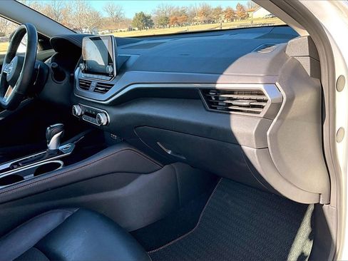 Used 2025 Nissan Altima 2.5 SR image 13