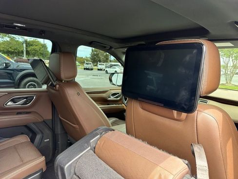 Used 2022 Chevrolet Suburban High Country AWD/4WD image 37