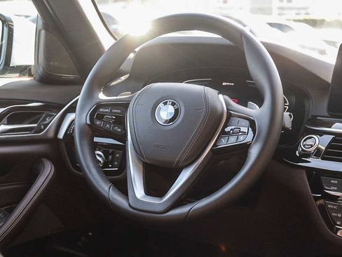 Certified 2023 BMW 530e w/ Premium Package image 15