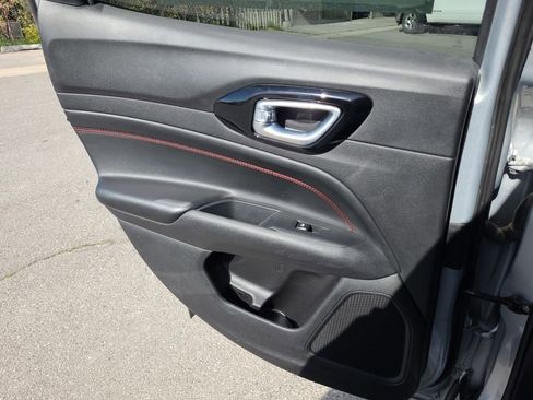 Used 2025 Jeep Compass Trailhawk AWD/4WD image 28