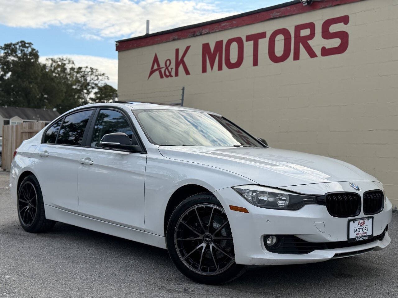 Used 2015 BMW 328i xDrive Sedan AWD/4WD image 1