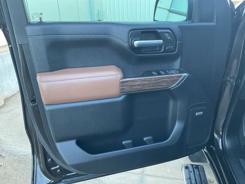 Used 2019 Chevrolet Silverado 1500 High Country w/ Technology Package image 4