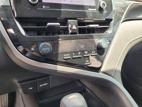 Used 2023 Toyota Camry SE w/ Convenience Package FWD image 19