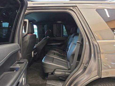 Used 2019 Ford Expedition XLT w/ Equipment Group 202A RWD image 32