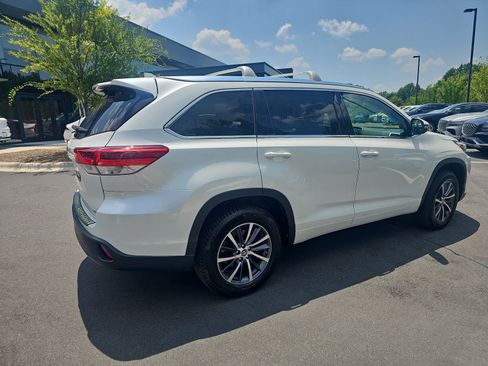 Used 2018 Toyota Highlander XLE FWD image 5