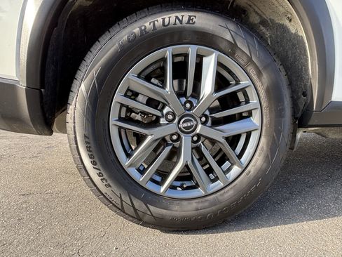 Used 2024 Nissan Rogue S FWD image 7